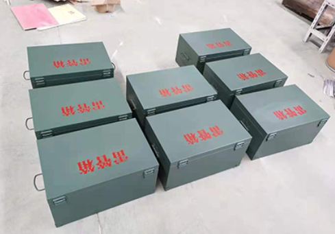 卫东炸药箱和雷管箱一般是怎么存放的？