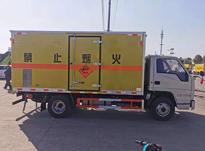 卫东爆破器材运输车技术升级与安全合规新趋势