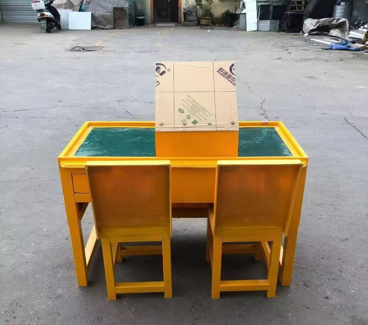 卫东防静电导通桌井下煤矿火工品发放桌：危险品流转的安全守护者